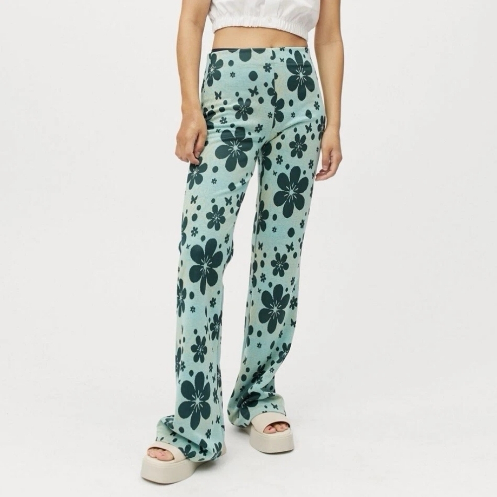 Urban Outfitters Bryn Pull-On Flare Pant, Color Green Floral Size S/P.